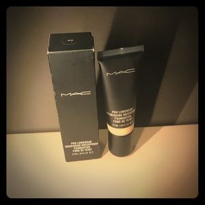 MAC Pro Longwear Nourishing Waterproof Foundation