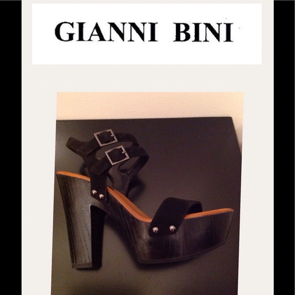 Gianni Bini suede sandals