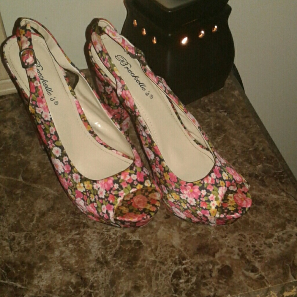 Floral print shoes