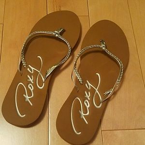 New Roxy Flip flops women size 6-7