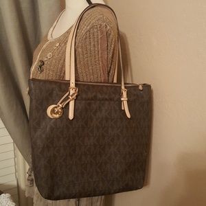 Michael Kors JetSet Shoulder Bag with Large wallet