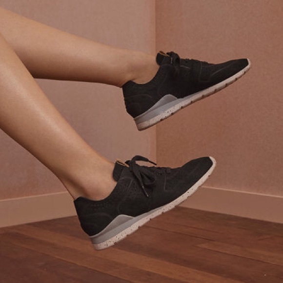 ugg tye trainers black