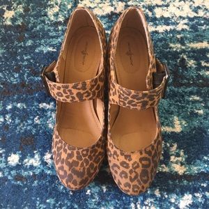 Jaclyn smith cheetah print heels