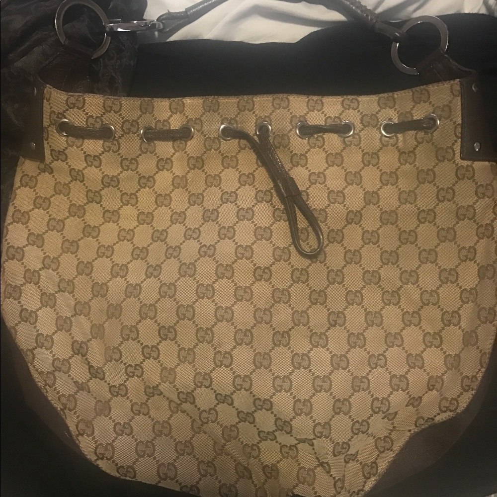 Gucci logo bag / Autgentic