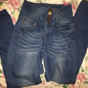 High Waisted Stretchy Jeans; size: 5