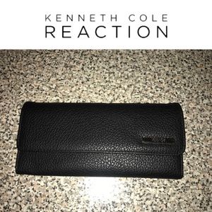 🎆 Kenneth Cole Clutch 🎆