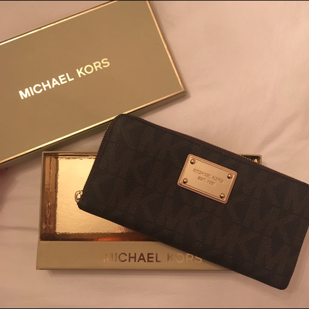 Michael Kors Continental Wallet