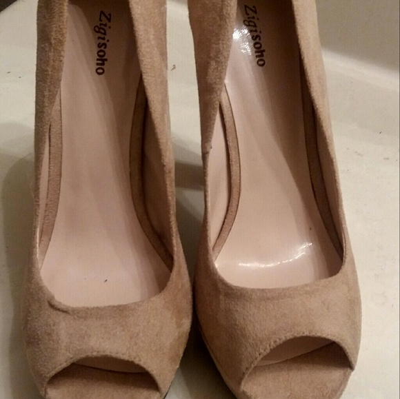 Peep toe pumps - Picture 2 of 3