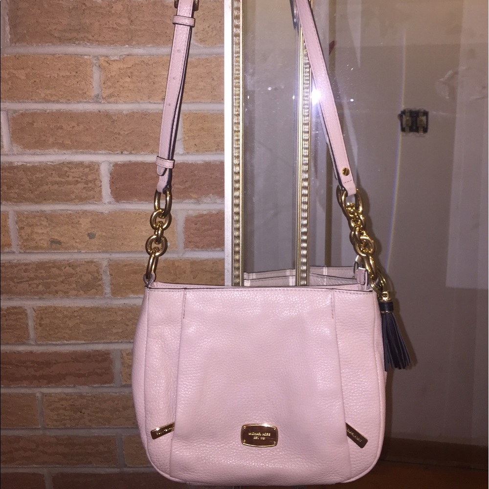 Micheal Kors Cross Body Purse 💕