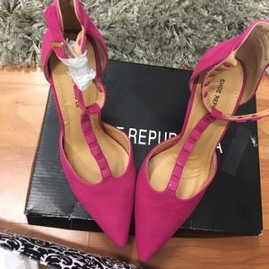 Brand new hot pink pumps 👠