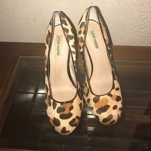 Steve Madden . Leopard Print Platform.