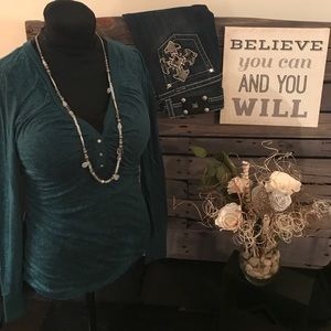 NWOT🌺BKE V-neck Long Sleeve Burnout Shirt!!!