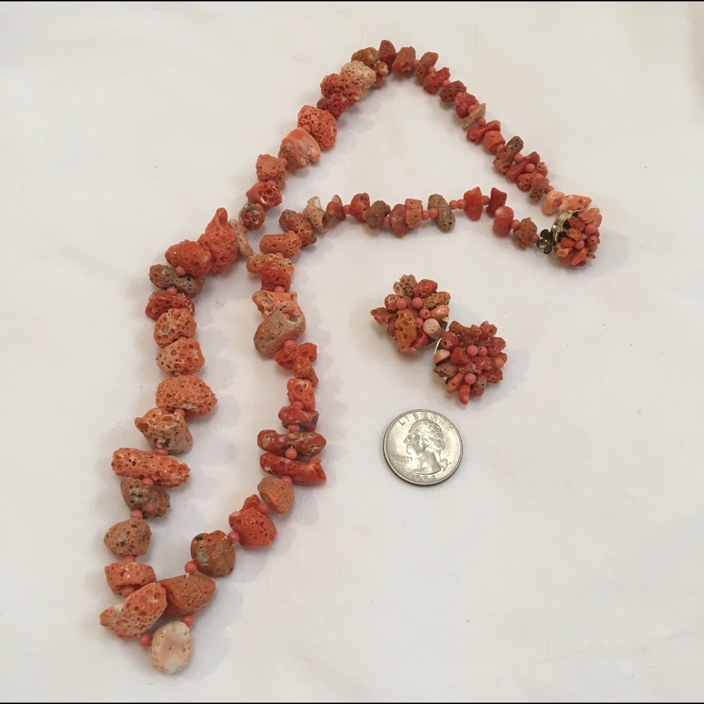 📺 Vintage 📺 AUTHENTIC Coral Clip-on Earrings!!