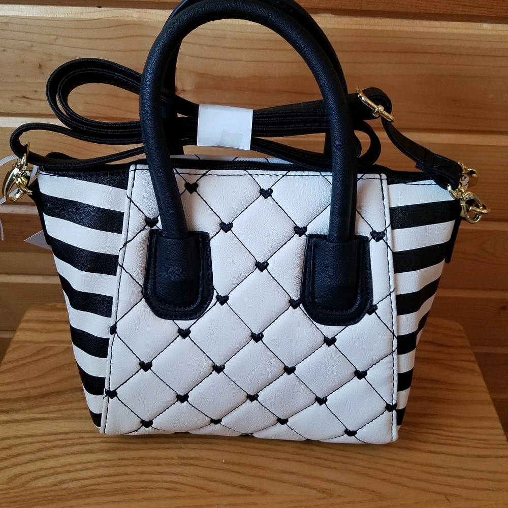 🎈FINAL SALE🎈NWT-BETSEY JOHNSON QUILTED DOME! - Picture 3 of 5