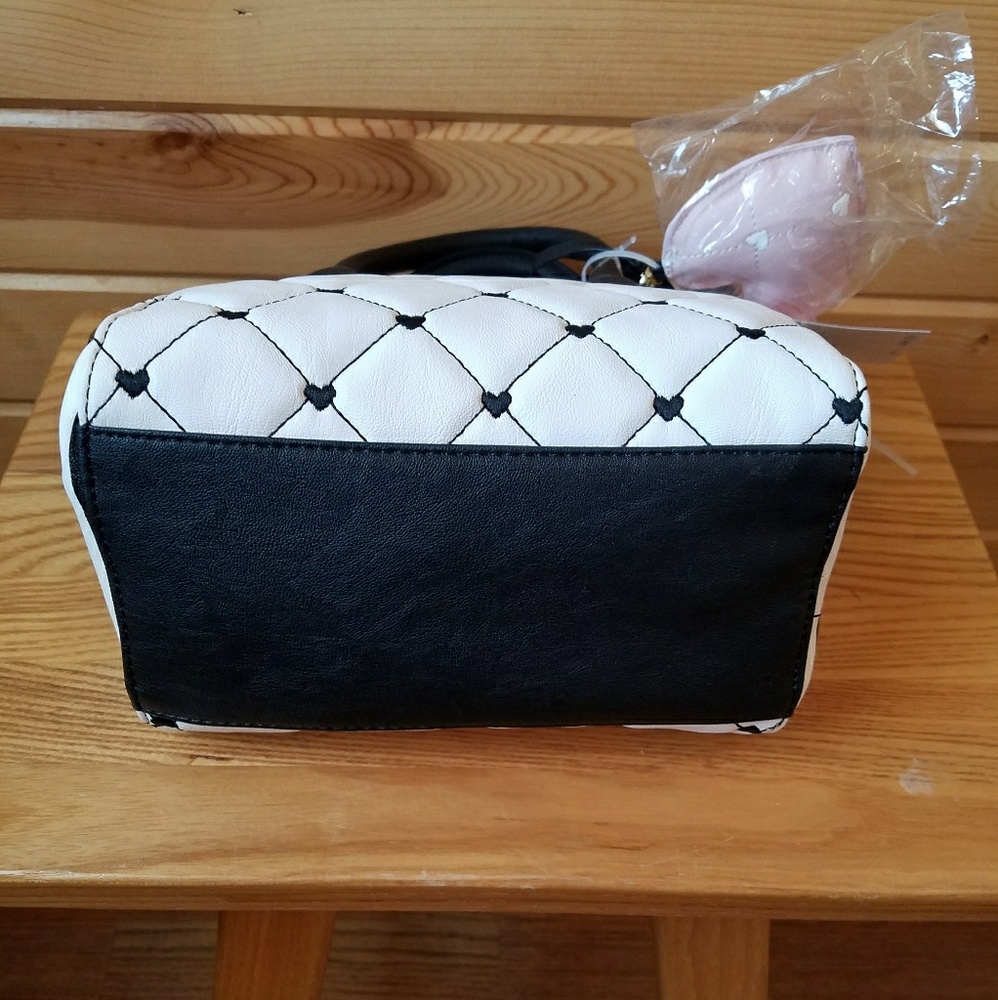 🎈FINAL SALE🎈NWT-BETSEY JOHNSON QUILTED DOME! - Picture 4 of 5