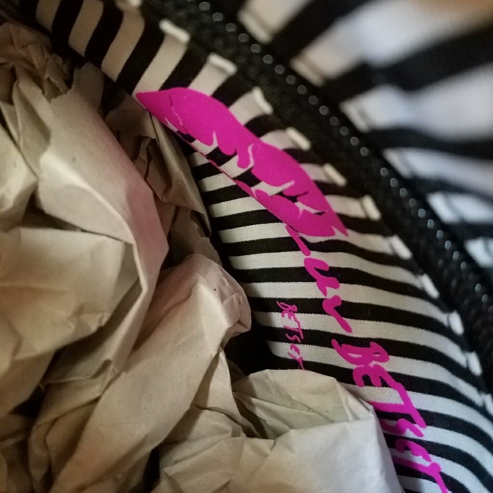 🎈FINAL SALE🎈NWT-BETSEY JOHNSON QUILTED DOME! - Picture 5 of 5