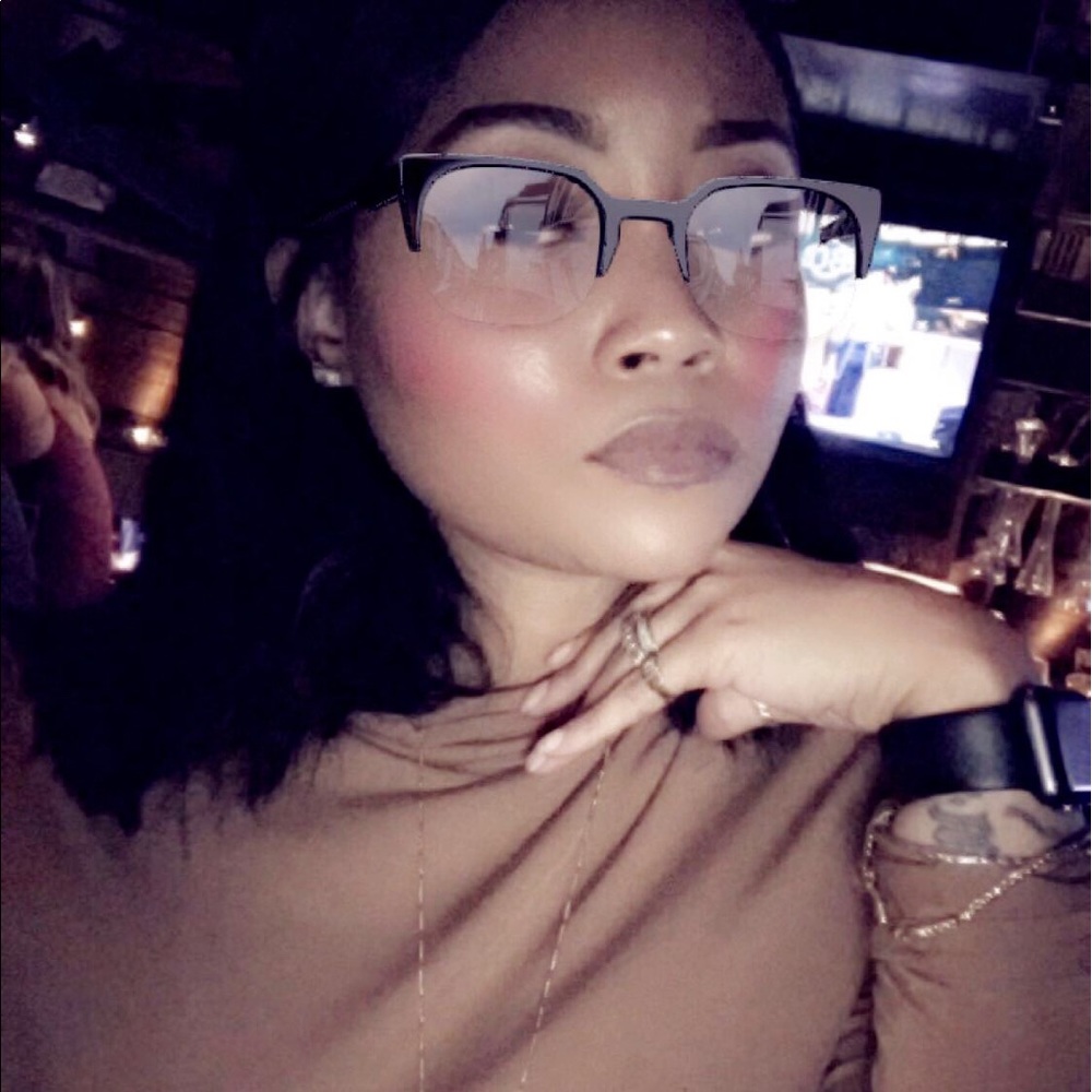 Meet your Posher, Danika