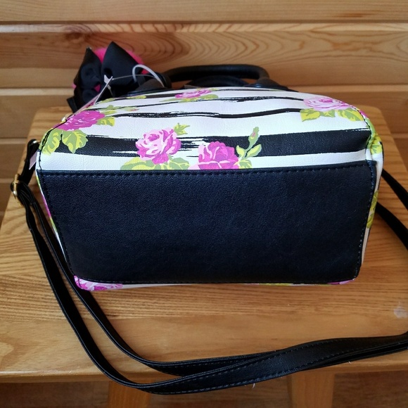 🎈FINAL SALE🎈NWT-BETSEY JOHNSON FLORAL DESIGN! - Picture 3 of 5