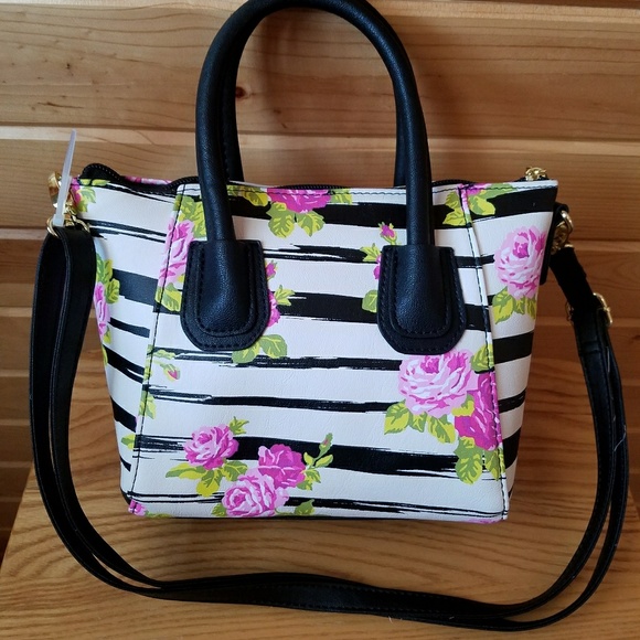 🎈FINAL SALE🎈NWT-BETSEY JOHNSON FLORAL DESIGN! - Picture 4 of 5