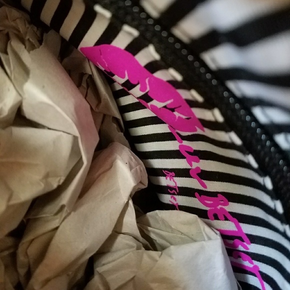 🎈FINAL SALE🎈NWT-BETSEY JOHNSON FLORAL DESIGN! - Picture 5 of 5