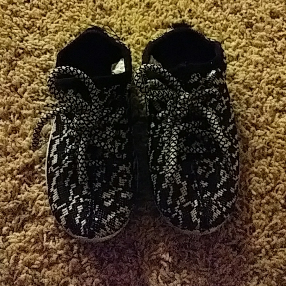 Size 6 little,girls shoes