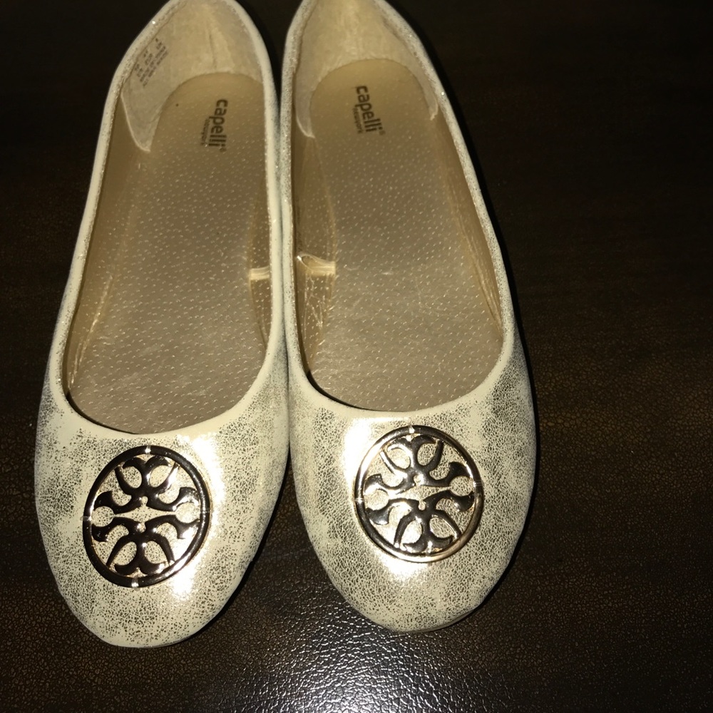 Capelli of New York flat gold-tone shoes sz 10