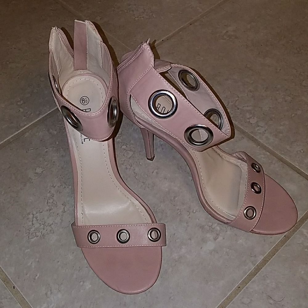 Rouge high heels shoes size 8 1/2