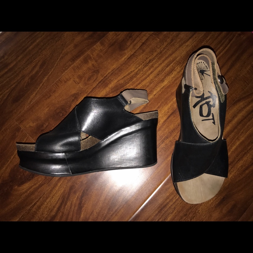 Black OTBT wedges