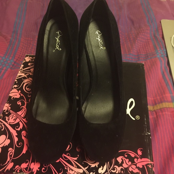 Black velvet heels - Picture 2 of 2