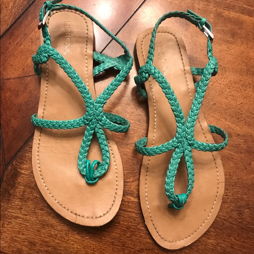Sandals 🌼 size 8