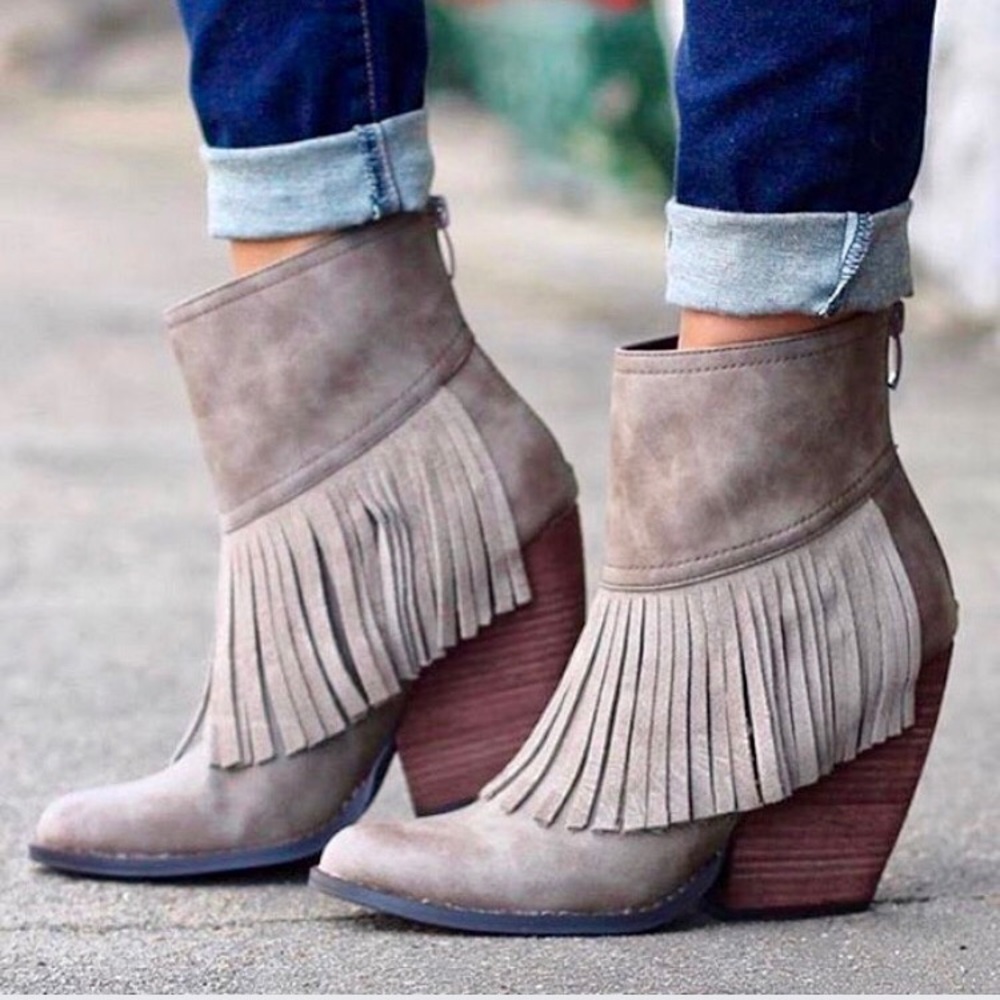 Very volatile fringe booties | taupe color | sz 8