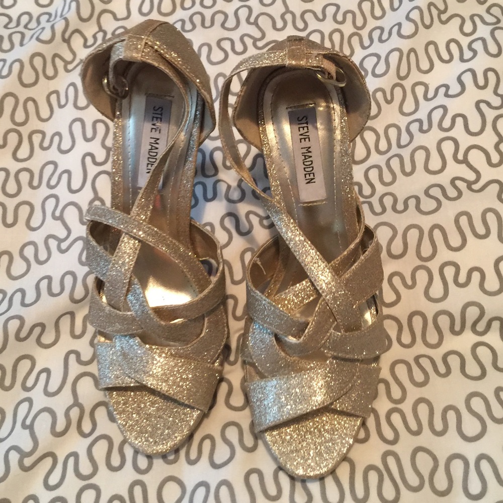 Brand new gold Steve Madden scrappy heels
