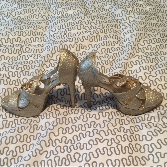 Brand new gold Steve Madden scrappy heels - Picture 2 of 3