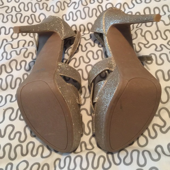 Brand new gold Steve Madden scrappy heels - Picture 3 of 3