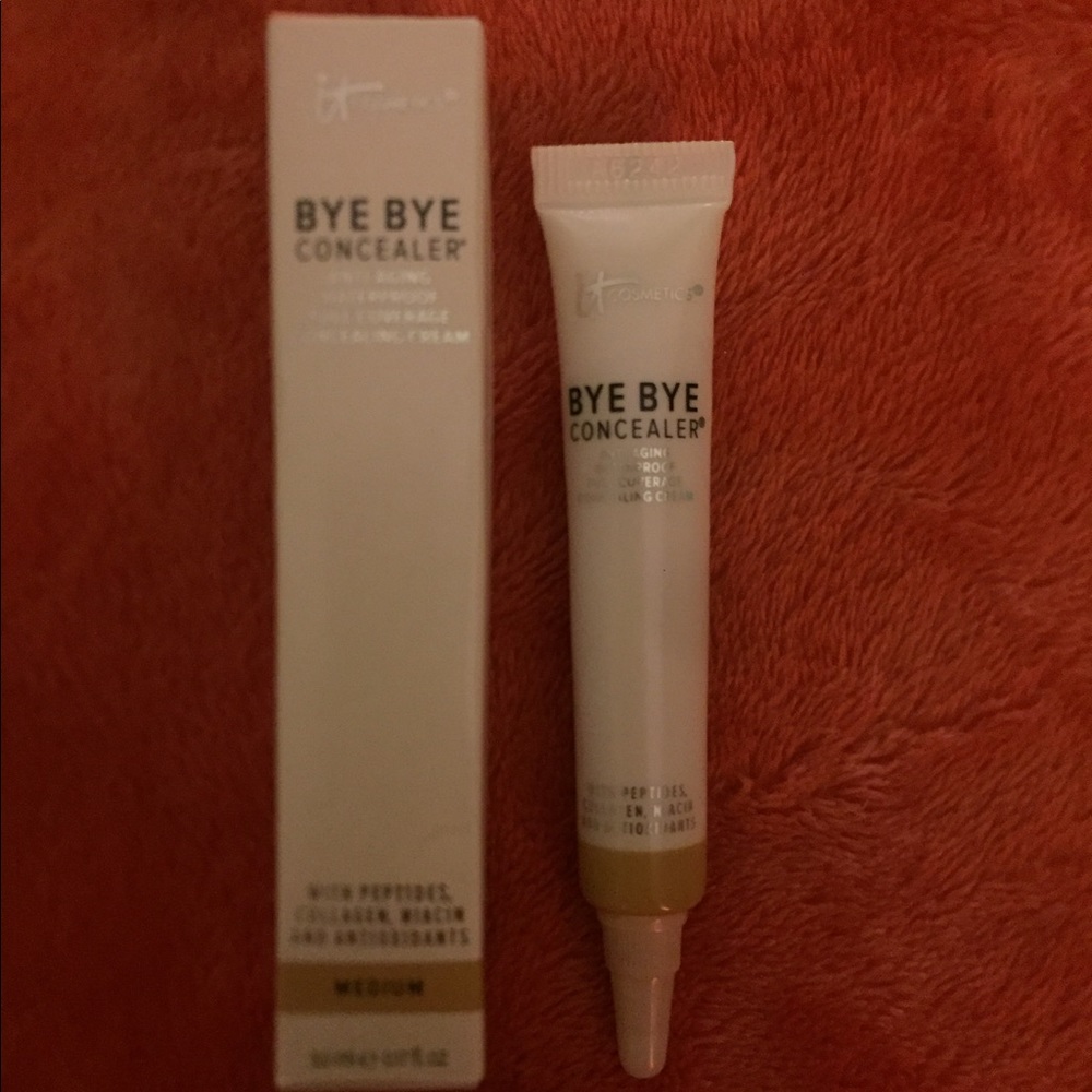 IT Cosmetics bye bye anti anti aging concealer