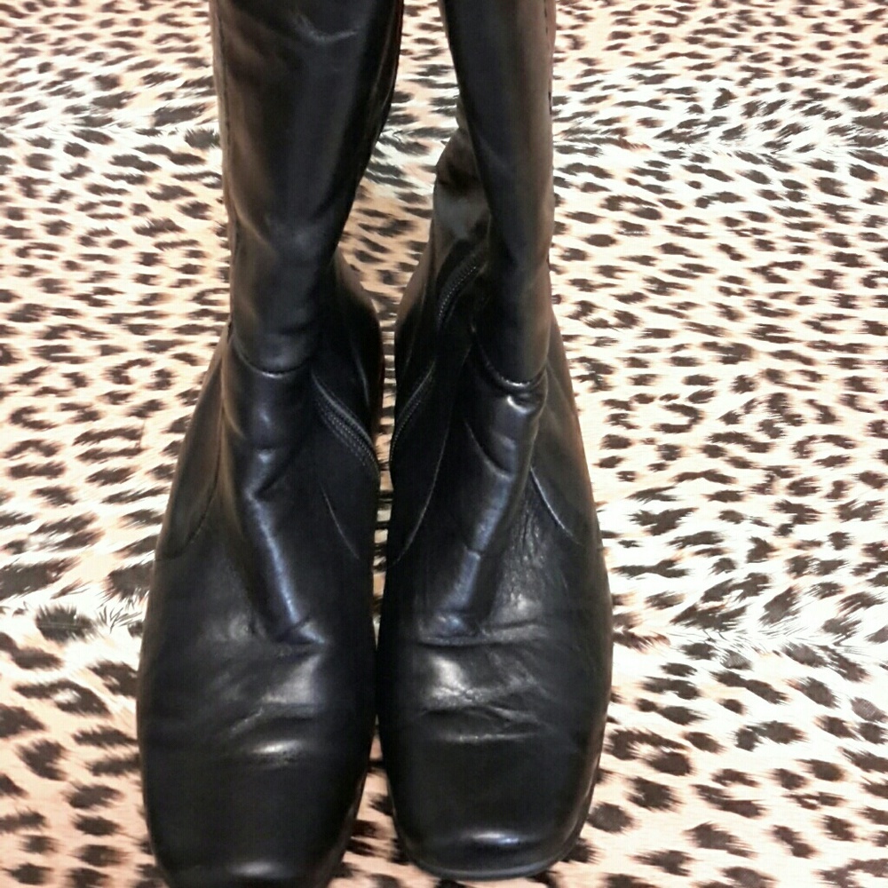Black boots leather calve high
