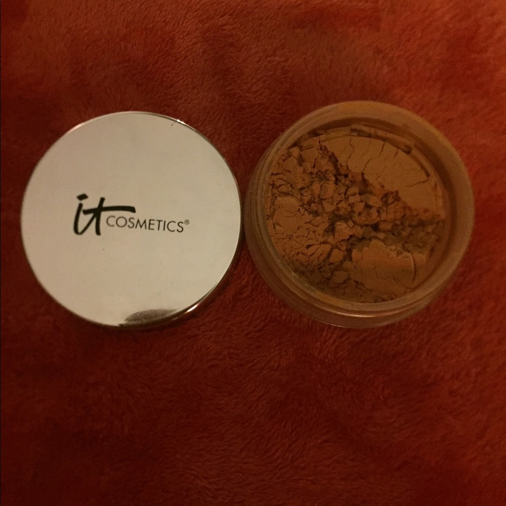 IT Cosmetics Bye Bye pores finishing powder