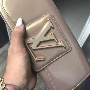 Louis Vuitton Sobe clutch