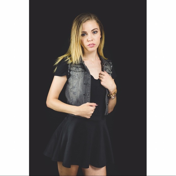 -SOLD- One of a kind grey denim vest with lacing & chains - Picture 5 of 5