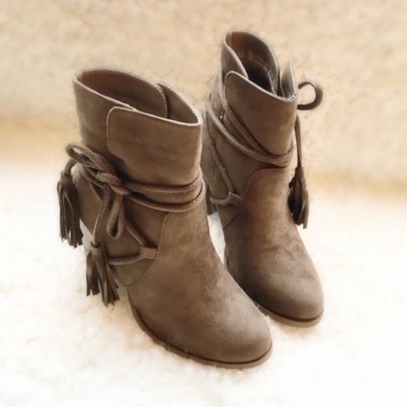 Betani Shoes - 🆕 Taupe Ankle Booties