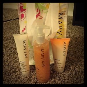 Mary Kay Satin Hands set