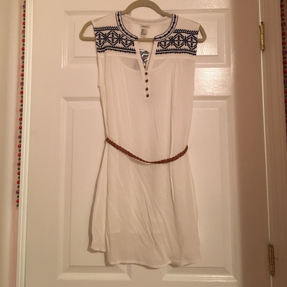 NEW - Embroidered shoulder dress