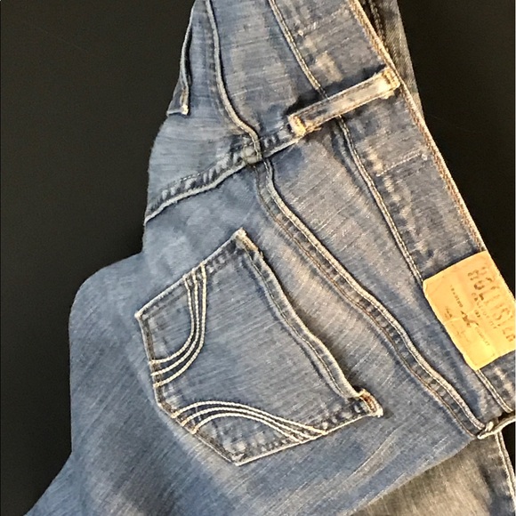 Hollister - Picture 3 of 3