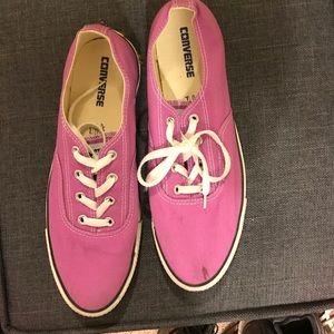 Converse tennis shoes