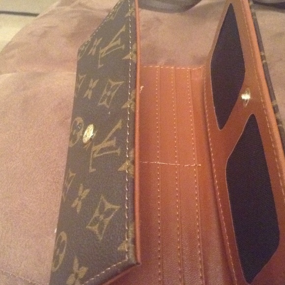 Wallet - Picture 2 of 2