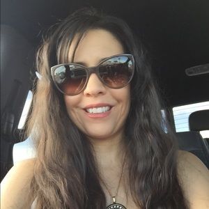 Meet your Posher, Gina