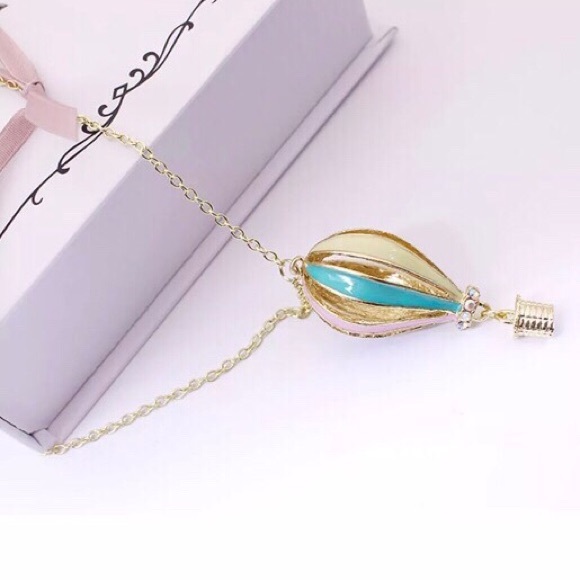 $5 with bundle - Hot Air Balloon Necklace - Picture 1 of 4