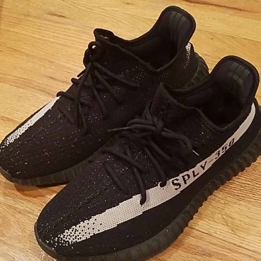 Black Yeezy Boost 350 V2