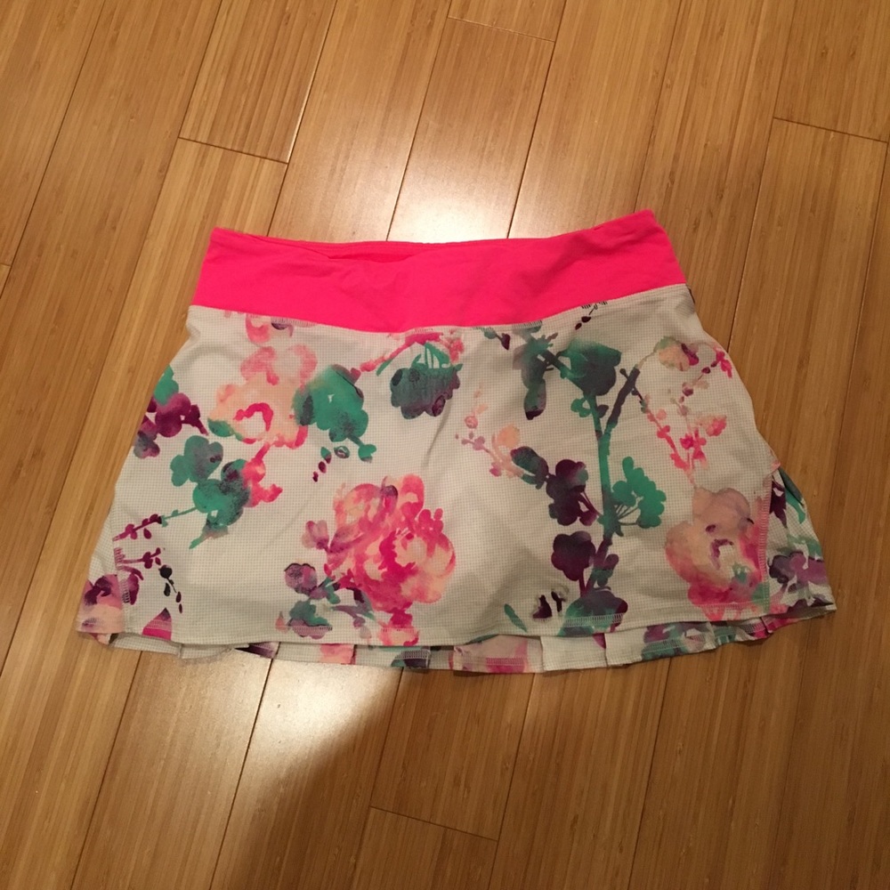 ⛔️SOLD⛔️ Lululemon Blurred Blossom Skirt sz 6
