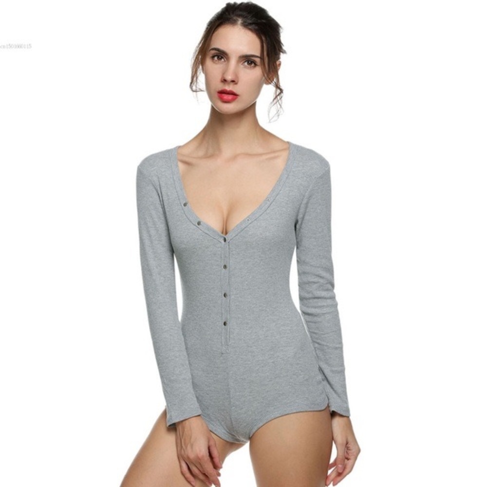 Two Long sleeve button up onesie jumpers. Set Sm